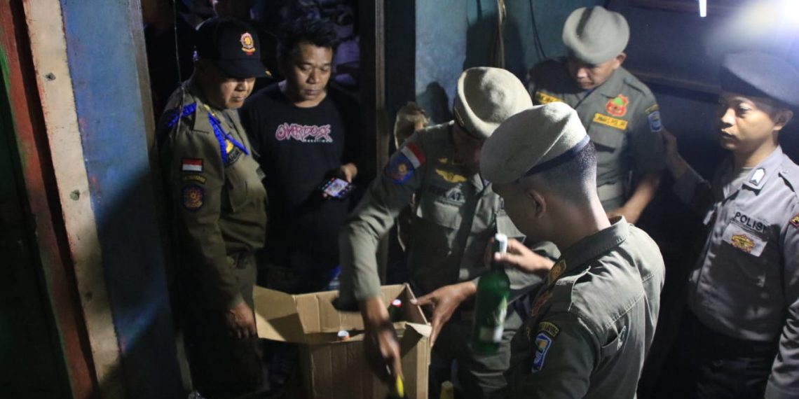 Ratusan Minuman Beralkohol Ilegal Diamankan Satpol PP Kota Bandung