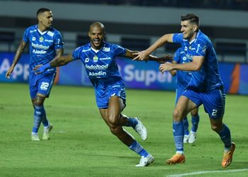 David da Silva di Antara Dua Ambisi