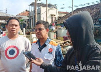 PKS Kota Bandung Beri Bantuan Korban Banjir Kelurahan Braga