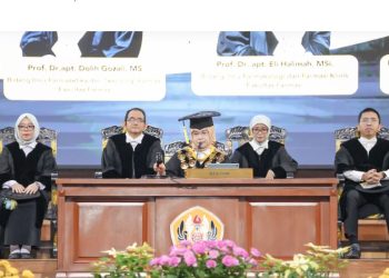 Rektor Unpad Kukuhkan 14 Guru Besar Baru di Kampusnya