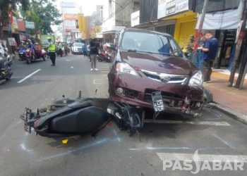 Mobil Tabrak Motor dan Pejalan Kaki di Cimahi