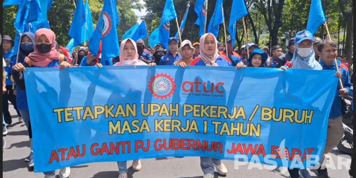 Ratusan Buruh Demo di Depan Gedung DPRD Jabar, Desak Ganti Pj Gubernur