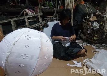 Jelang Imlek, Pengrajin Lampion Kebanjiran Orderan