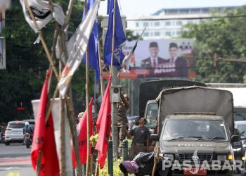 FOTO : PENERTIBAN ALAT PERAGA KAMPANYE