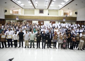 Pemkab Bandung Bagikan Sertifikat Halal dan HAKI Bagi IKM