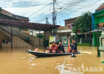 Banjir Masih Merendam Dayeuhkolot Hingga 1,5 Meter