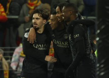 Diwarnai Kartu Merah, Kylian Mbappe Cs Menang Dua Gol Tanpa Balas