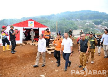 Bey Machmudin Larang Pengungsi Ambil Barang yang Tertimbun Longsor di Sukabumi
