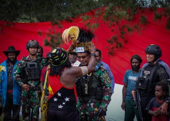 Dansatgas TNI 300 Siliwangi Diberi Gelar Kogoya sebagai Warga Kehormatan Suku Dani