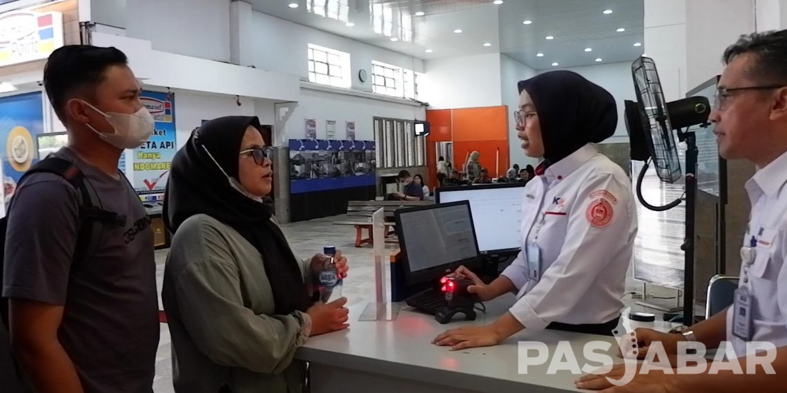 Banyak Penumpang KA di Stasiun Bandung Batalkan Keberangkatan