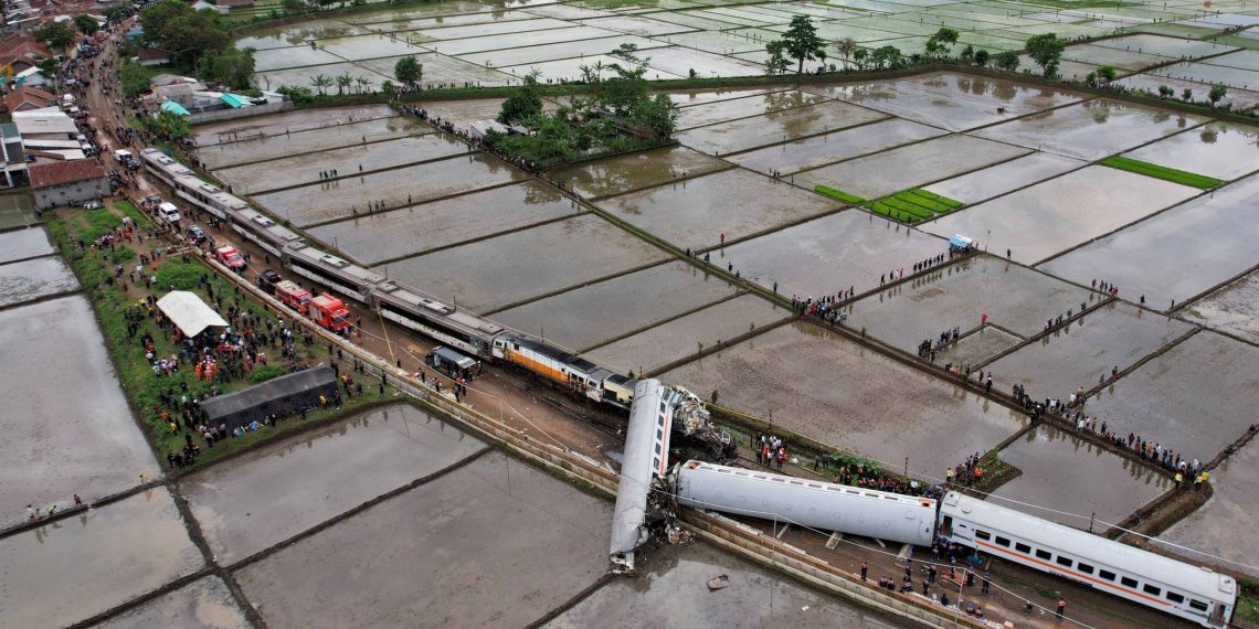 FOTO : Tabrakan Kereta Api di Cicalengka