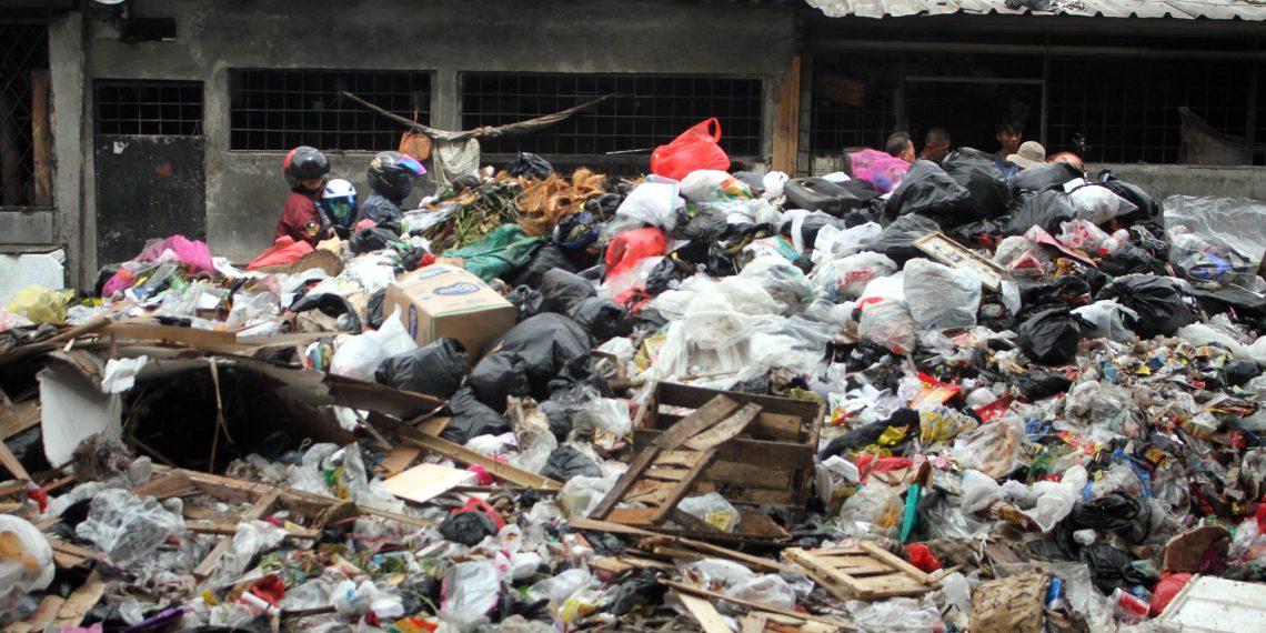 FOTO: Tumpukan Sampah di Pasar