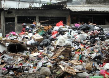 FOTO: Tumpukan Sampah di Pasar