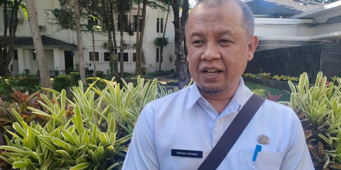 Banyak Anggota KPPS di Kota Bandung Kelelahan Hingga Dilarikan ke Rumah Sakit, petugas pemilu