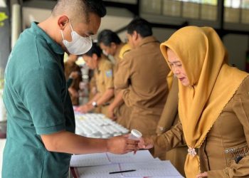 Ratusan Kepsek Kota Bandung Jalani Tes Urin oleh BNN Kota Bandung