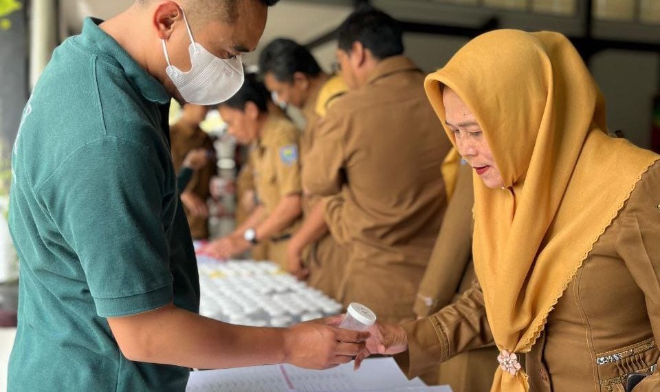 Ratusan Kepsek Kota Bandung Jalani Tes Urin oleh BNN Kota Bandung