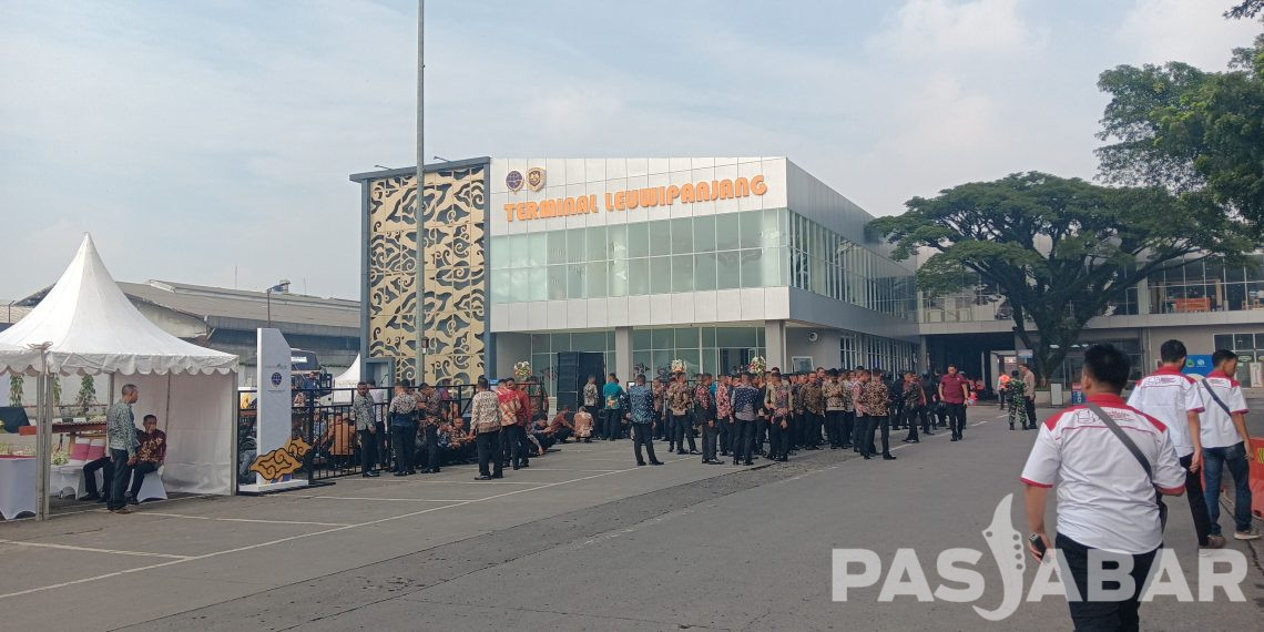 Jokowi Ajak Masyarakat Gunakan Angkutan Umum untuk Atasi Kemacetan