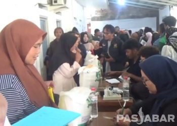 Beras Gratis 10 Kg di Cimahi Diserbu Emak-emak