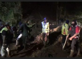 Tebing Setinggi 15 Meter Longsor di Kolonel Masturi