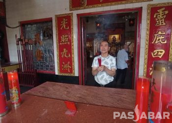 Jelang Imlek, Vihara Dharma Ramsi Bersolek dan Warga Beribadah Lebih Awal