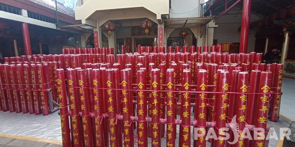 Ratusan Lilin Raksasa di Vihara Dharma Ramsi Siap Sambut Imlek 2575