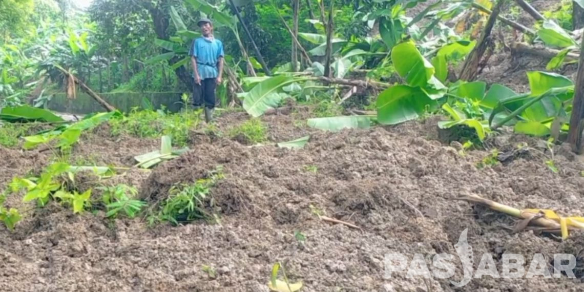 Arus Lalu Lintas Saguling-Rajamandala Lumpuh Akibat Longsor