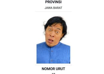Foto Nyaleg Nyeleneh Komeng Viral!