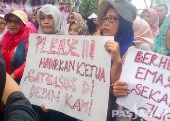Ratusan Pedagang Kaki Lima Unjuk Rasa di Balai Kota Bandung