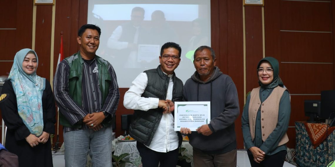Bupati Bandung Launching BPJS Ketenagakerjaan Bagi Pengemudi Ojeg Pangkalan