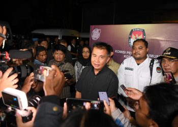 Bey Machmudin Musnahkan Surat Suara Rusak di Gudang KPU Kota Cimahi