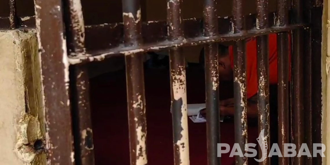 Puluhan Tahanan Polrestabes Bandung Gunakan Hak Pilihnya di Tahanan