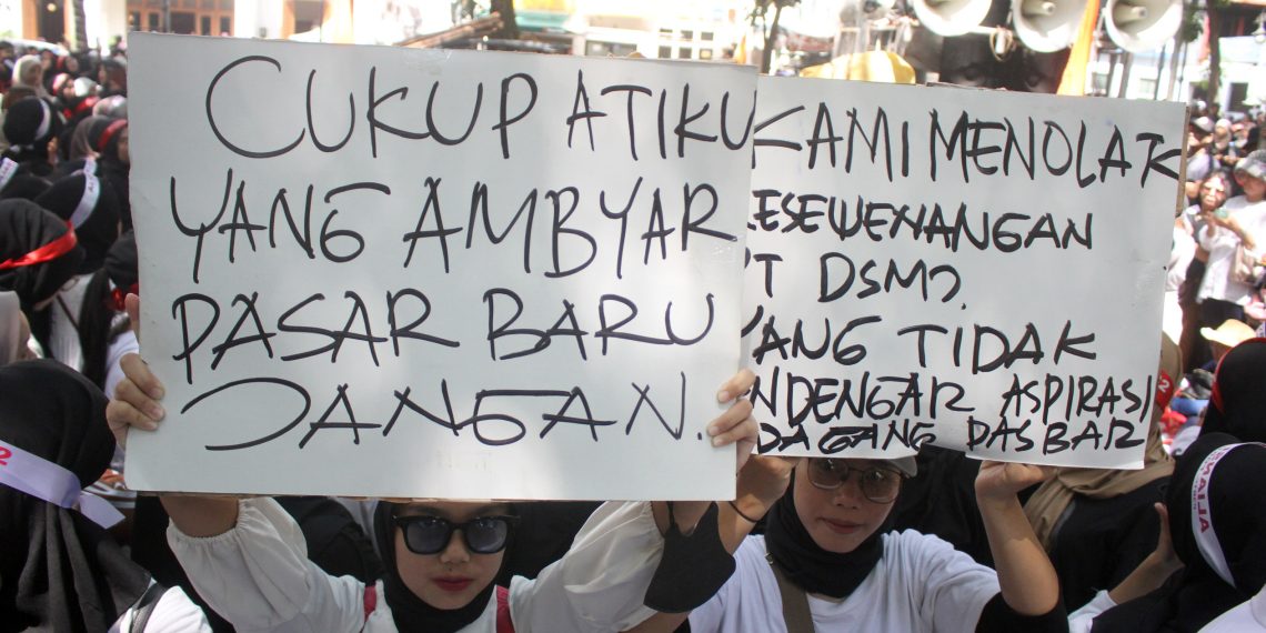 FOTO : UNJUK RASA PEDAGANG PASAR BARU