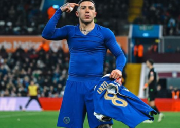 Tendangan Bebas “Cantik” Enzo Fernandez saat Laga Chelsea Vs Aston Villa