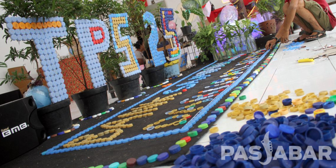 FOTO : Tempat Pemungutan Suara Bertema Bank Sampah