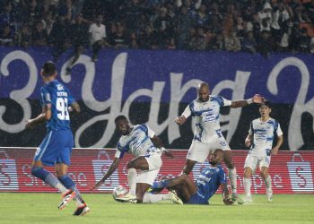 FOTO pertandingan Persib Bandung melawan PSIS Semarang pada lanjutan Liga 1 Indoneisa