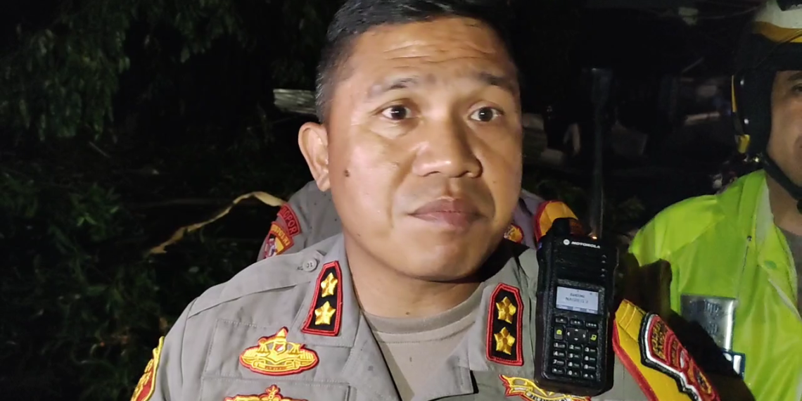 Pasca Angin Puting Beliung, Petugas Berlakukan Contraflow Arus Lalu Lintas
