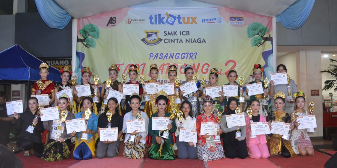Meriah! Siswa SMP se-Jabar Ikuti Pasanggiri Tari Jaipong Vol 2