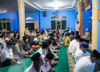 Bupati Bandung Safari Ramadan dan Tarling, Sampaikan Akan Perbaiki Jalan Rusak di Desa Jatisari