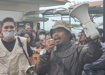 Pedagang Pasar Baru Minta Pengelola Buka Segel dan Gembok Toko