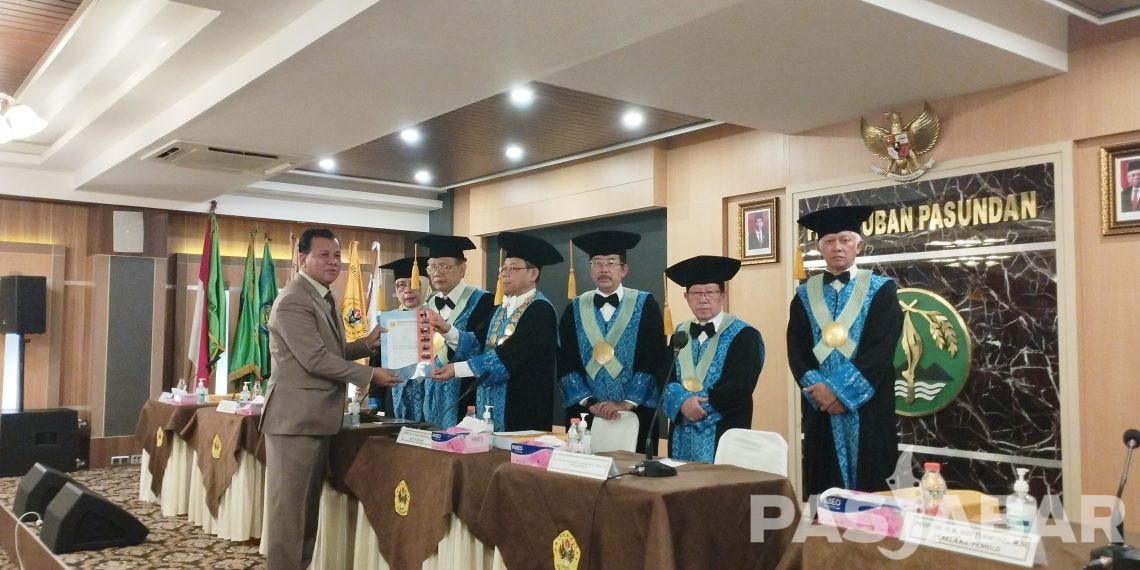 Promosi Doktor Ilmu Manajemen Suhardiman Analisis Pengaruh Kepemimpinan, Lingkungan Bisnis dan Kompetensi Manajerial Terhadap Komitmen Afektif