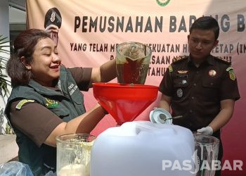 Kejari Kota Cimahi Musnahkan Barang Bukti dari 160 Perkara
