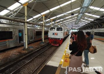 Ribuan Penumpang Padati Stasiun Bandung pada Libur Hari Raya Nyepi