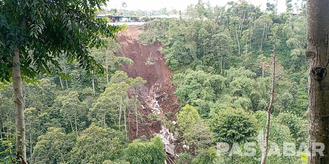 4 Kios Tergerus Longsor 100 Meter di Kabupaten Bandung Barat