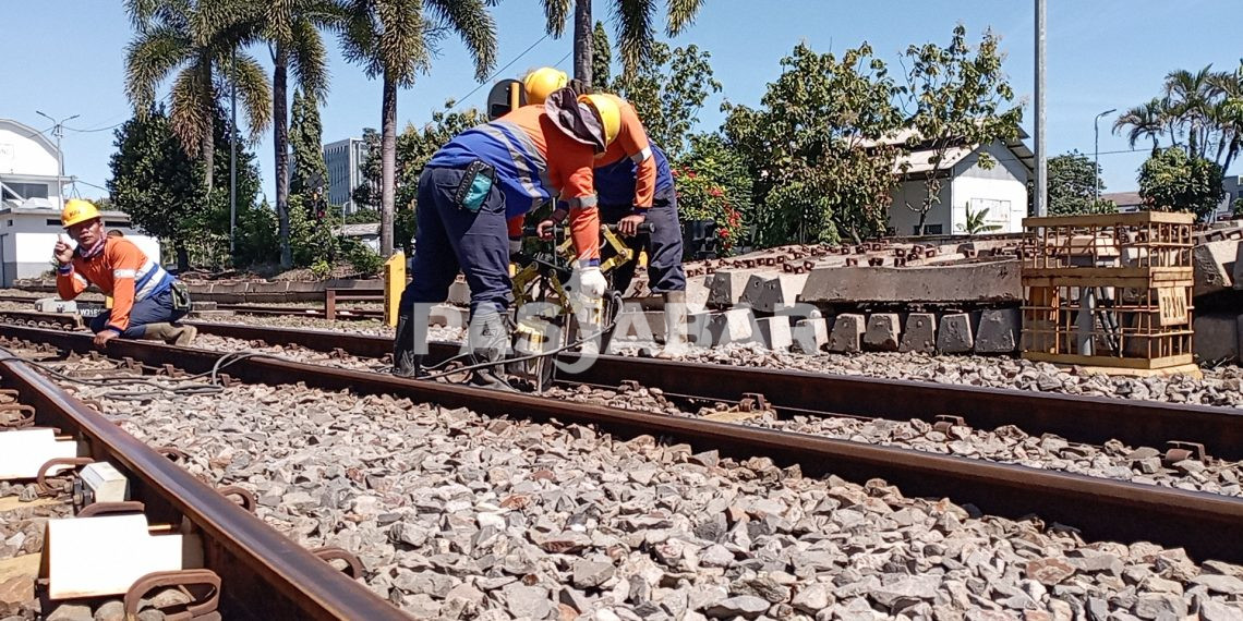 PT KAI Daop 2 Perbaiki Jalur Rel Kereta Api Jelang Mudik Lebaran 2024