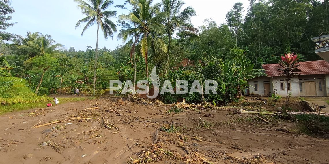 Banjir Bandang Terjang Desa Cibenda Kabupaten Bandung Barat