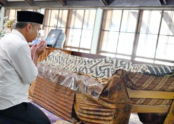Bey Machmudin Sebut Solihin GP Selalu Memikirkan Kemajuan Bangsa Meski Usianya Sudah Senja
