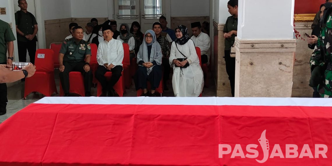 Mantan Wakil Presiden Jusuf Kalla Melayat Jenazah Solihin GP