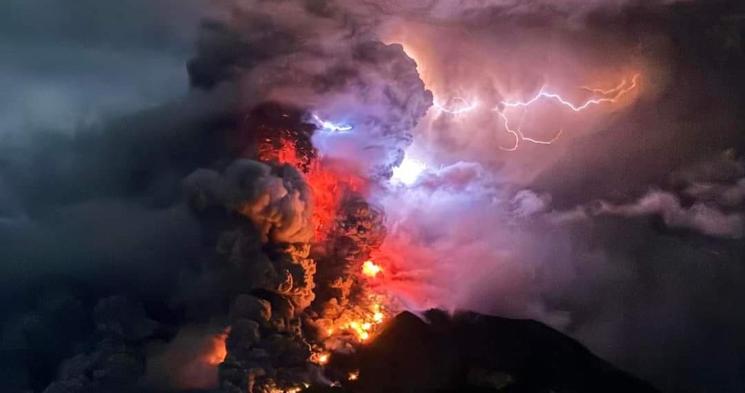 PVMBG Naikan Level Gunung Ruang jadi Level 4