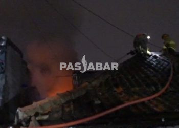 Kebakaran Besar Melanda 7 Rumah di Kawasan Kebon Jeruk Bandung
