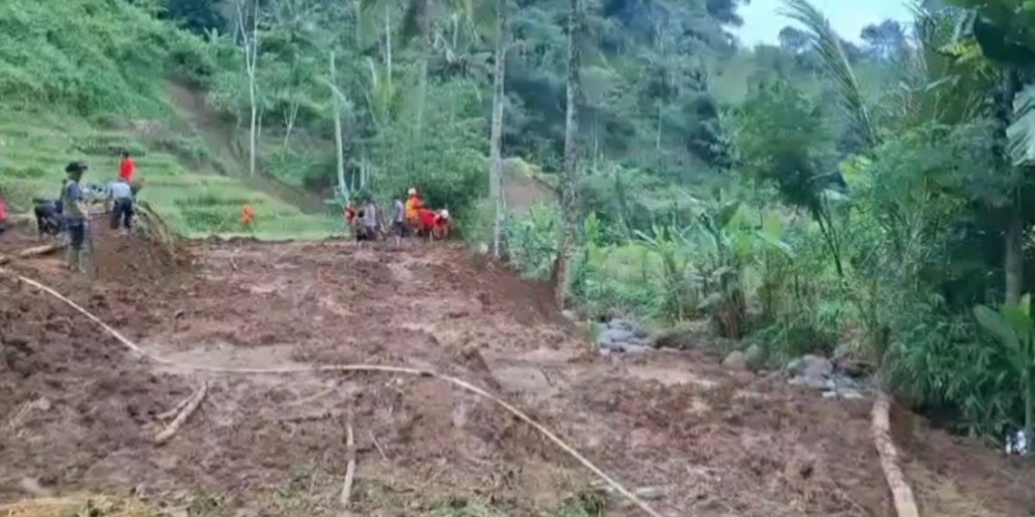 Korban Longsor Padalarang Kabupaten Bandung Barat Belum Ditemukan